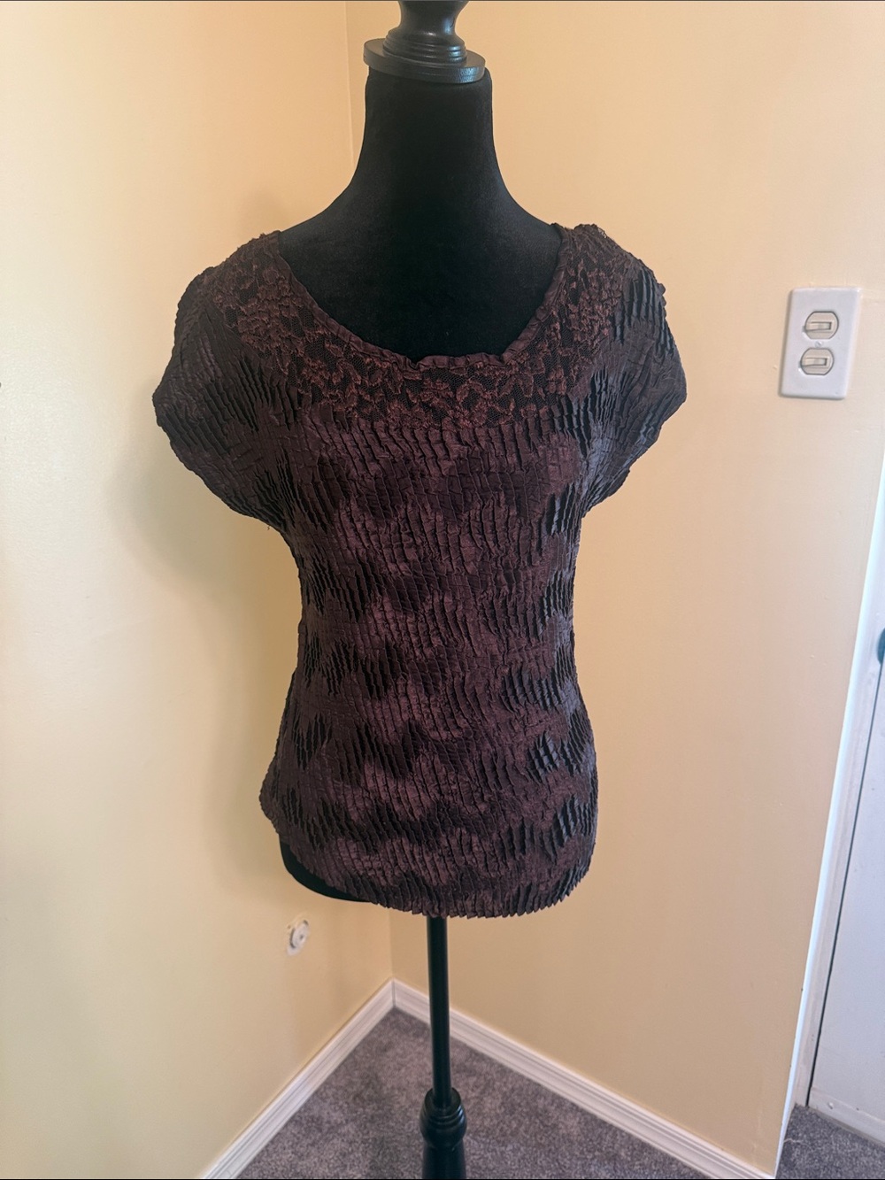 NICOLA Brown Textured Short Sleeve Top